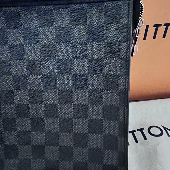 Pochette Voyage 10.6 length x 8.3 height x 2 inches width. - Picture 4 of 6